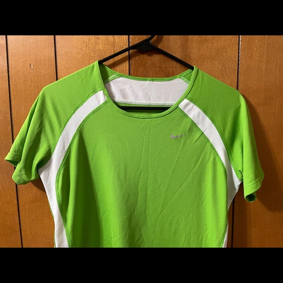 Green Nike Dri- Fit Workout Short Sleeve T-shirt Tee Top Shirt Size M EUC - Picture 2 of 7